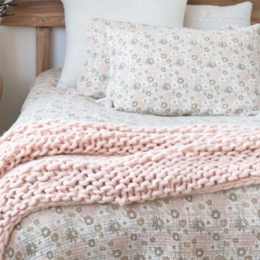 Floral Patterned Bedding Set - Picture 2 of 4
